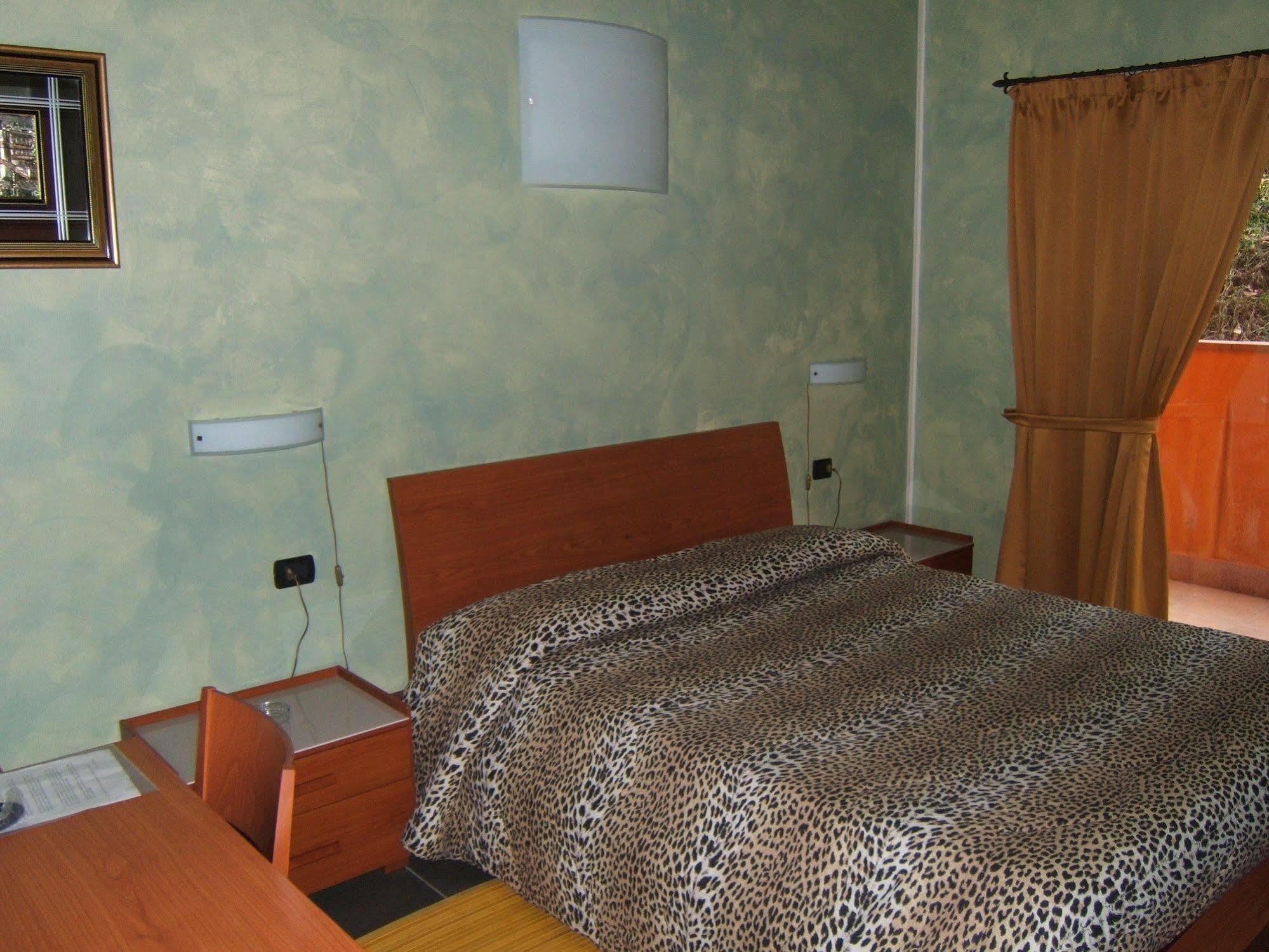 Hotel Empire Resort Iseo Buitenkant foto